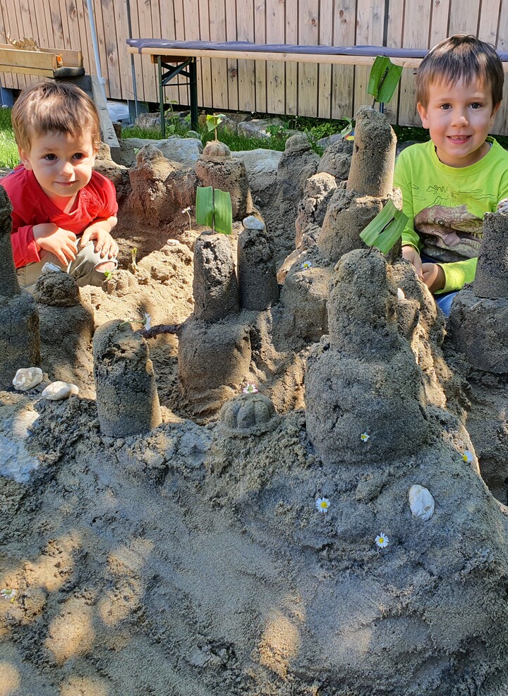 Emil 7 Jahre und Elliott 3 Jahre