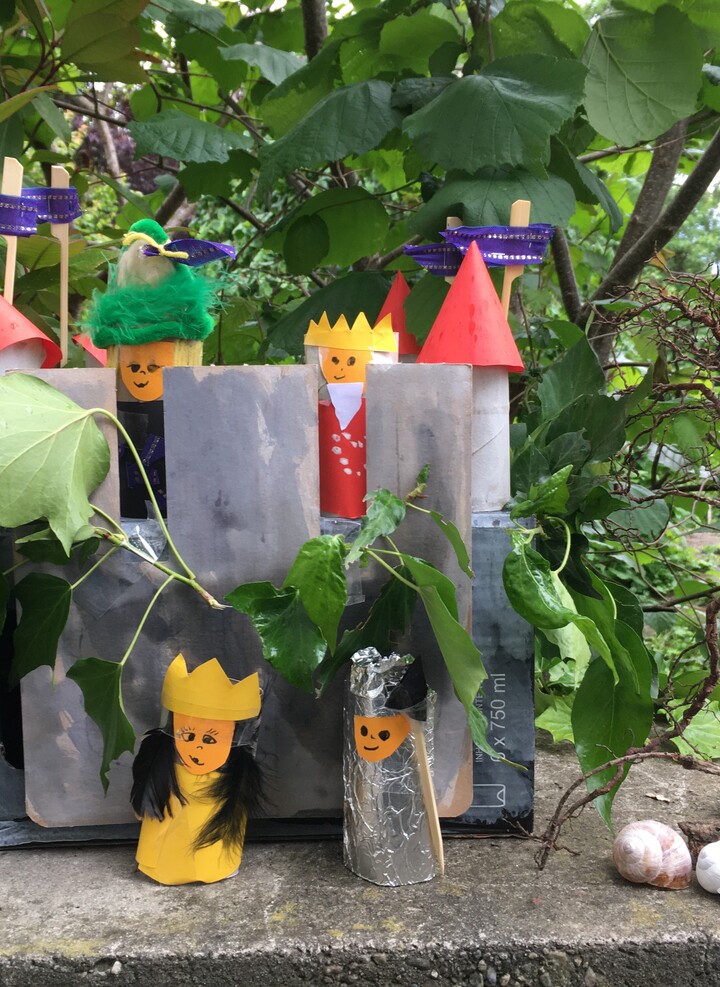 Paula 9 Jahre und Klara 7 Jahre