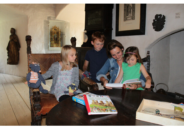 Geschichten über Burgen, Ritter und Gespenster Geschichten über Burgen, Ritter und Gespenster