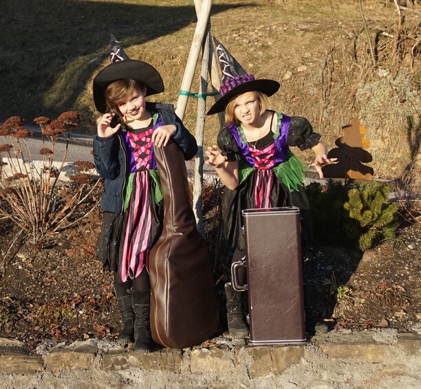 Unsere Gäste - Hexen von Thüringerberg - österreichische Musikband "Fröhliche Hühner"  Unsere Gäste - Hexen von Thüringerberg - österreichische Musikband "Fröhliche Hühner"
