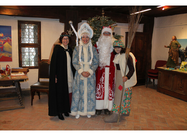 Gräfin, Snigúotschka, Ded Moros und Baba Jaga Gräfin, Snigúotschka, Ded Moros und Baba Jaga