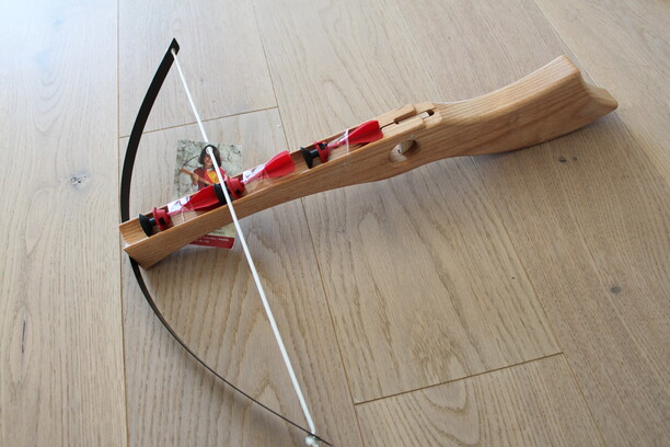 Armbrust mit Saugnapfpfeilen, Preis € 21,00 Armbrust mit Saugnapfpfeilen, Preis € 21,00