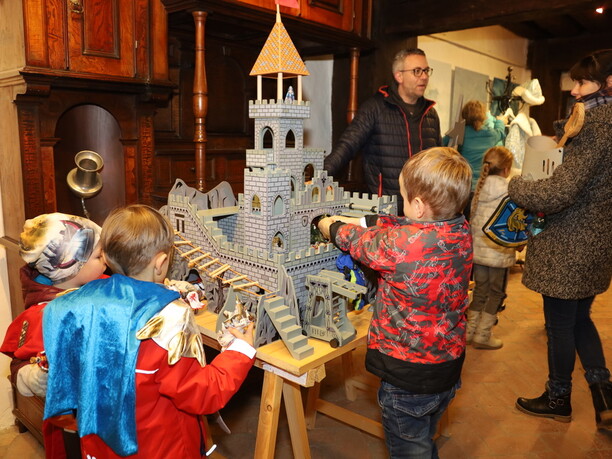Kleine Besucher im Schattenburg-Museum Kinderfest im Schattenbug-Museum