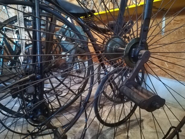 Hochrad und Pedale Hochrad und Pedale