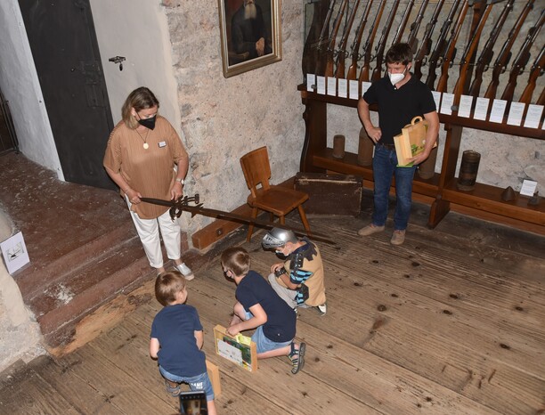 Mutige werden zum Ritter geschlagen.