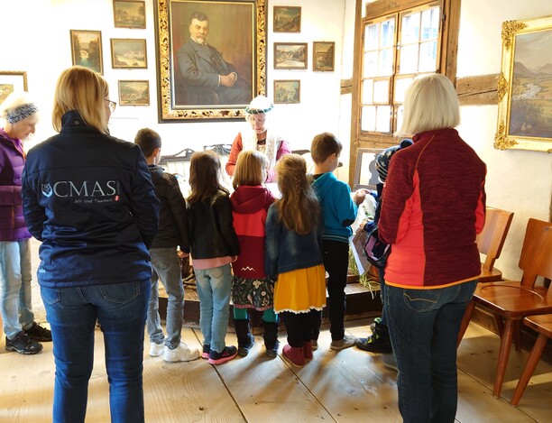 Wie funktioniert das Spinnen am Spinnrad. Wie funktioniert das Spinnen am Spinnrad.