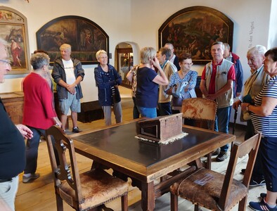 Französische Reisegruppe in der Burg Französische Reisegruppe in der Burg