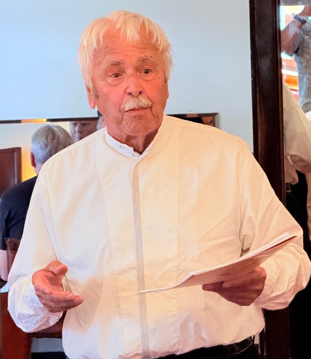 Der Künstler präsentiert seinen Werdegang.