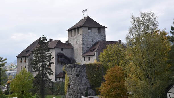 Schattenburg im Herbst.