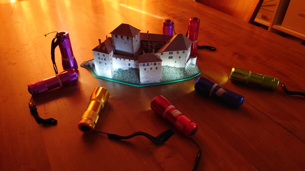 Mit der Taschenlampe durch die nächtliche Burg