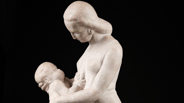 Wie viele Darstellungen von Mamas mit Kindern gibt es im Museum?